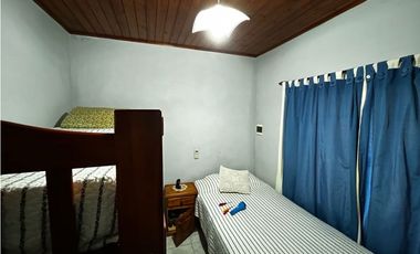Vendo Casa Con Dos Dormitorios en Caseros, Entre Ríos.