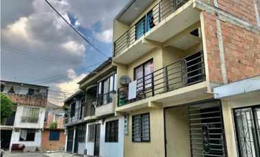 Yumbo Casa Barrio La Estancia, con 3 apartamentos independientes