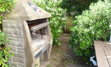 Hermosa y solida propiedad en venta en Santa Teresita.