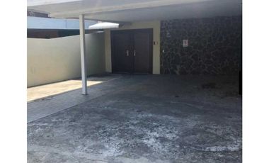 SE VENDE O ALQUILA CASA PARA USO COMERCIAL CALLE 50 420 M2