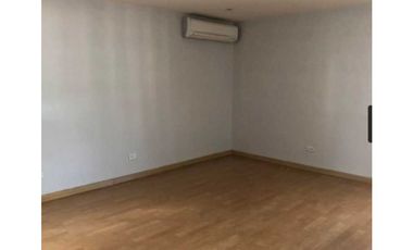 SE VENDE O ALQUILA CASA PARA USO COMERCIAL CALLE 50 420 M2