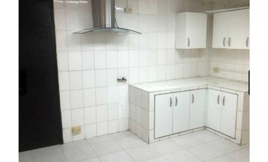 SE VENDE O ALQUILA CASA PARA USO COMERCIAL CALLE 50 420 M2