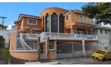 Inmensa casa de 6 habitaciones en Altos de Panamá negociable