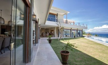 For sale villa with a large plot of land in Karangasem