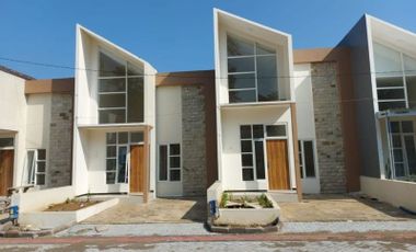 Rumah modern desain Villa minimalis di Kedungkandang