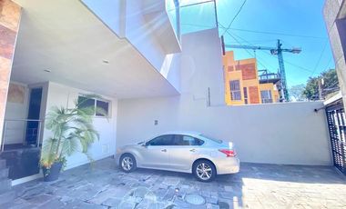 MAGNIFICA CASA EQUIPADA EN PROVIDENCIA