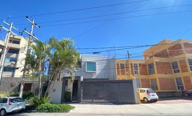 MAGNIFICA CASA EQUIPADA EN PROVIDENCIA