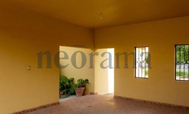 Casa con terreno grande en venta en el centro Cadereyta