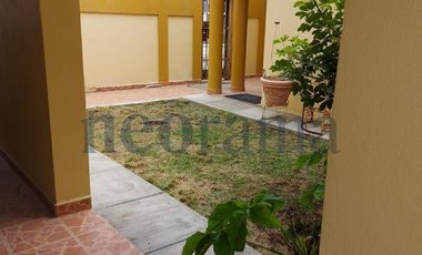 Casa con terreno grande en venta en el centro Cadereyta