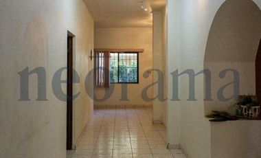 Casa con terreno grande en venta en el centro Cadereyta