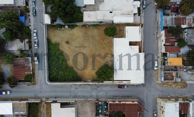 Casa con terreno grande en venta en el centro Cadereyta