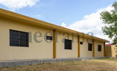 Casa con terreno grande en venta en el centro Cadereyta
