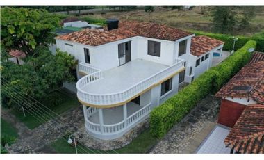 VENTA DE CASA CAMPESTRE DE 514 M2 CON PISCINA EN ANAPOIMA CUND.