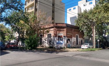 8 y 40, Centro La Plata, con dos casas a demoler.