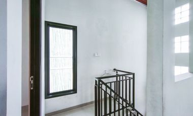 Rumah Hook 15 Mnt ke Living World Kota Wisata Cibubur Bisa KPR J-46160