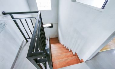 Rumah Hook 15 Mnt ke Living World Kota Wisata Cibubur Bisa KPR J-46160