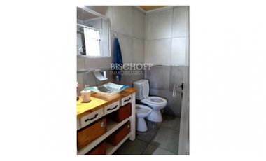 CASA 4 AMBIENTES MAS DEPARTAMENTO 2 AMBIENTES. 