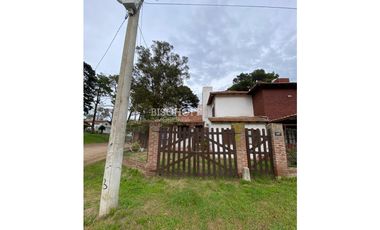 CASA 4 AMBIENTES MAS DEPARTAMENTO 2 AMBIENTES. 