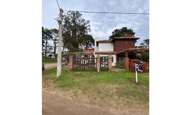 CASA 4 AMBIENTES MAS DEPARTAMENTO 2 AMBIENTES. 