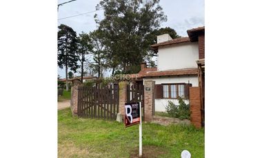 CASA 4 AMBIENTES MAS DEPARTAMENTO 2 AMBIENTES. 