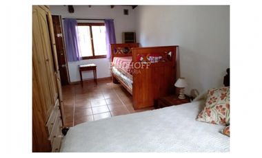 CASA 4 AMBIENTES MAS DEPARTAMENTO 2 AMBIENTES. 