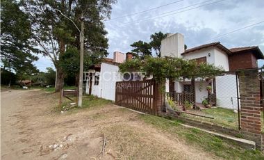 CASA 4 AMBIENTES MAS DEPARTAMENTO 2 AMBIENTES. 