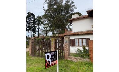 CASA 4 AMBIENTES MAS DEPARTAMENTO 2 AMBIENTES. 