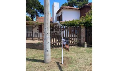 CASA 4 AMBIENTES MAS DEPARTAMENTO 2 AMBIENTES. 