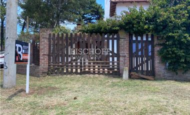 CASA 4 AMBIENTES MAS DEPARTAMENTO 2 AMBIENTES. 