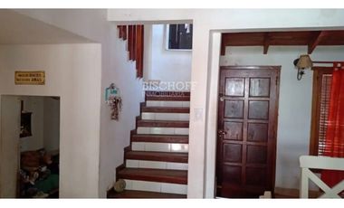 CASA 4 AMBIENTES MAS DEPARTAMENTO 2 AMBIENTES. 