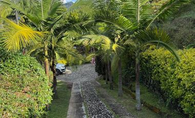 casa campestre en venta en vía principal el peñol-guatapé. Cod V12956