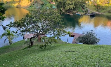 casa campestre en venta en vía principal el peñol-guatapé. Cod V12956