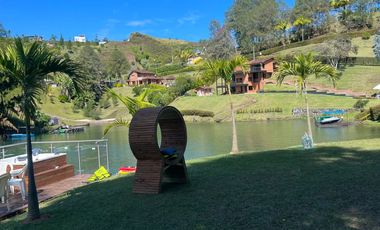 casa campestre en venta en vía principal el peñol-guatapé. Cod V12956