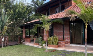 casa campestre en venta en vía principal el peñol-guatapé. Cod V12956