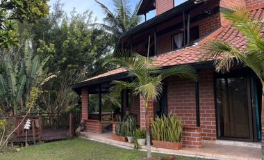 casa campestre en venta en vía principal el peñol-guatapé. Cod V12956