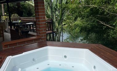 casa campestre en venta en vía principal el peñol-guatapé. Cod V12956