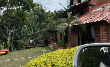 casa campestre en venta en vía principal el peñol-guatapé. Cod V12956