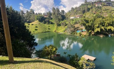 casa campestre en venta en vía principal el peñol-guatapé. Cod V12956