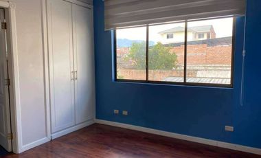 Vendo amplio duplex en la Lojana de Turismo