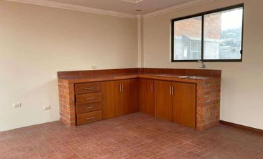 Vendo amplio duplex en la Lojana de Turismo