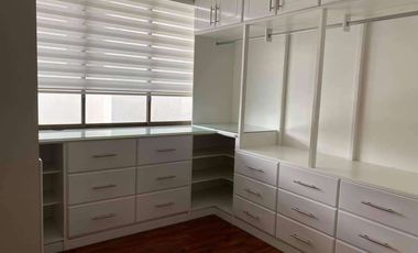 Vendo amplio duplex en la Lojana de Turismo