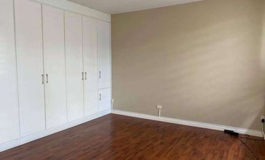 Vendo amplio duplex en la Lojana de Turismo