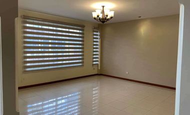 Vendo amplio duplex en la Lojana de Turismo