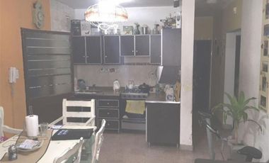 BURZACO: CASA DE 3 DORMITORIOS CON DPTO AL FONDO * APTA CREDITO*