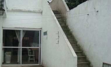 BURZACO: CASA DE 3 DORMITORIOS CON DPTO AL FONDO * APTA CREDITO*