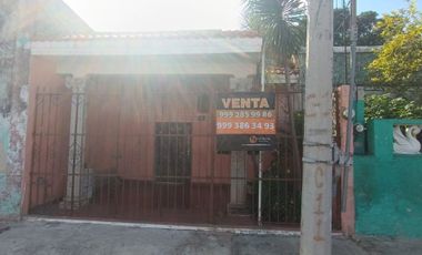 Casa en venta de dos plantas tres recamaras en calle principal de Merida Yucatan