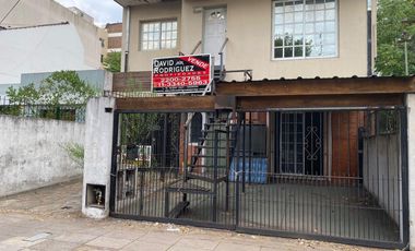 VENTA -  CHALET PH de 6 AMBIENTES - IDEAL DOS FAMILIAS - MORON