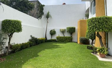 A unos pasos de Avila Camacho