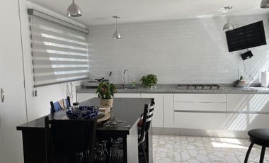 A unos pasos de Avila Camacho