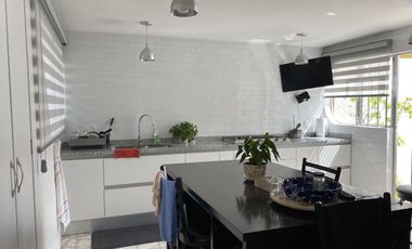 A unos pasos de Avila Camacho